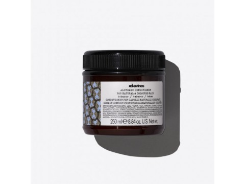 DAVINES Alchemic Tobacco dažantis kondicionierius, skirtas natūraliems ar dažytiems vidutiniškos ir šviesios spalvos rudiems plaukams, 250ml DAVINES Alchemic Tobacco dažantis kondicionierius, skirtas natūraliems ar dažytiems vidutiniškos ir šviesios spalvos rudiems plaukams, 250ml